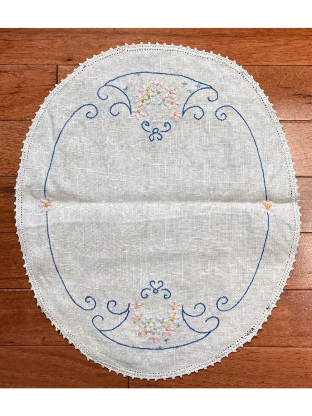 Hand-Embroidered Oval Linen Doily Delicate Floral Design Lace Edge 14x11” Vtg